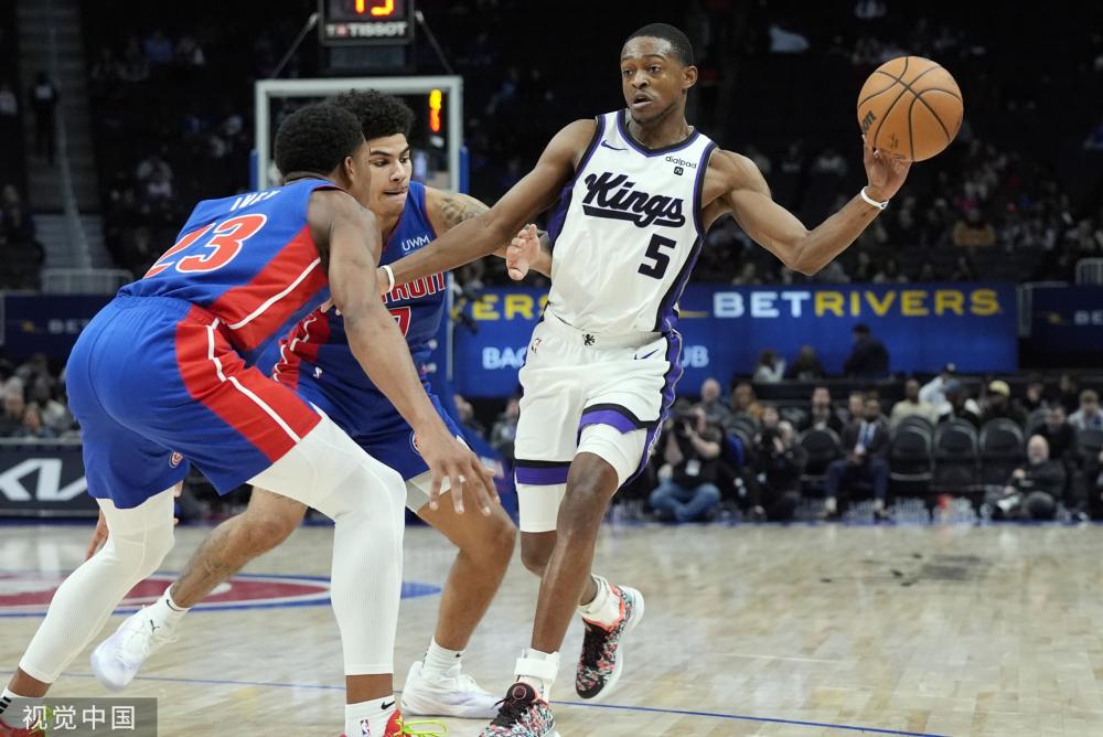 人士在同一 人士在同一